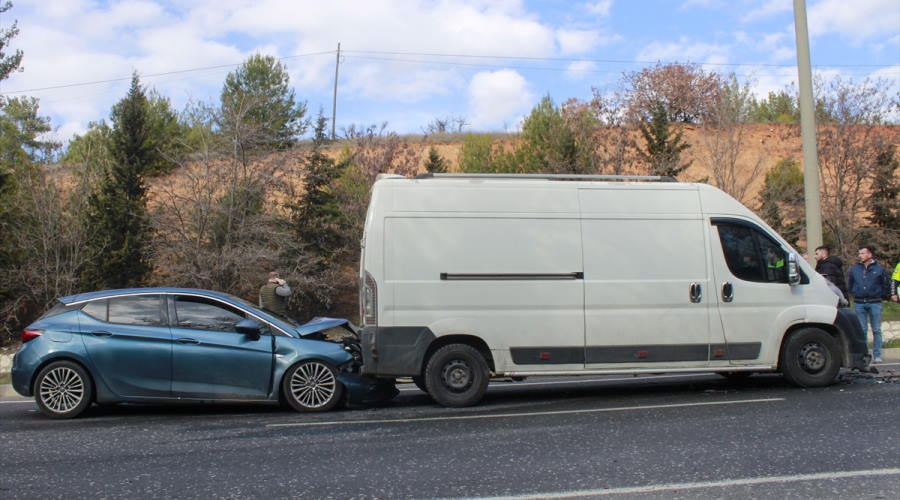 Hacıkadem Kavşağı'nda  zincirleme trafik kazası