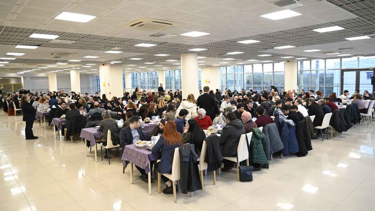 Uşak Üniversitesinde Gönül Sofrası Öğrencilerle Samimi İftar