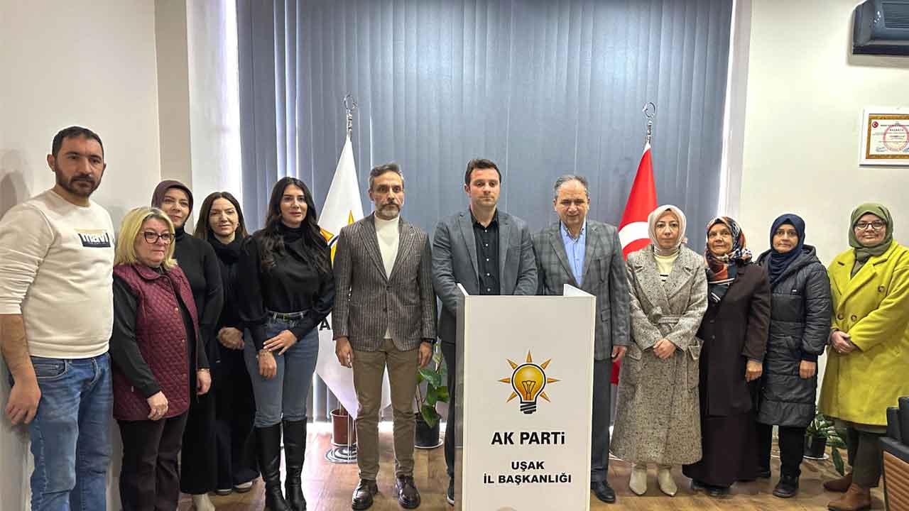 AK Parti Uşak İl Binasında 28 Şubat açıklaması