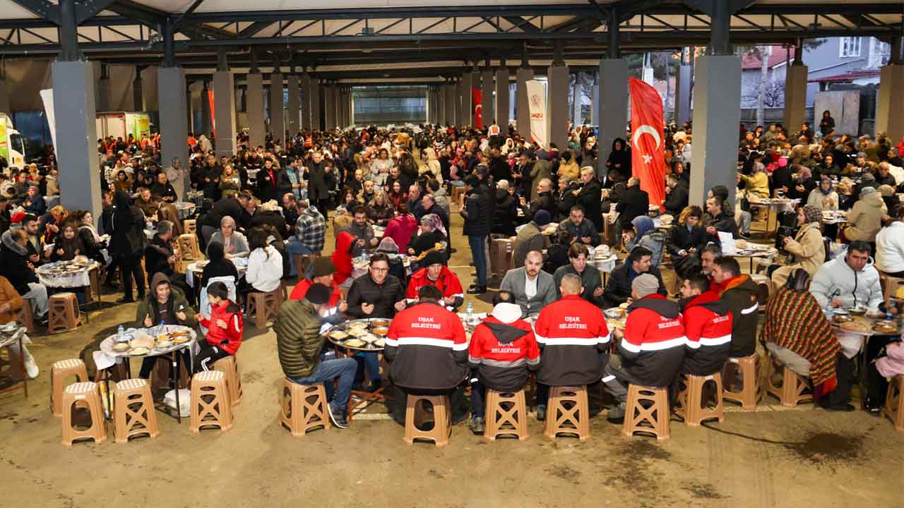 Uşak'ta yüzlerce vatandaş birlikte orucunu açtı