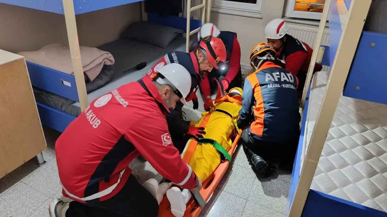Uşak'ta lise öğrencilerine deprem tatbikatı
