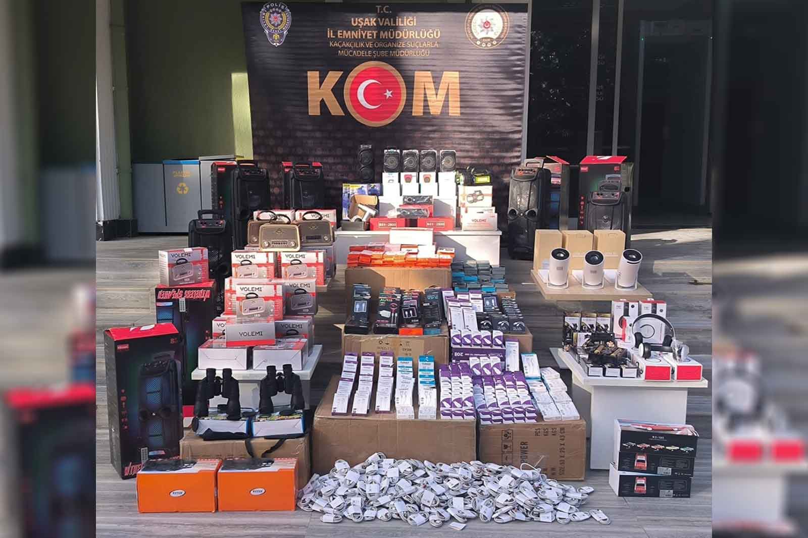 Uşak'ta 667 parça kaçak teknolojik ürün ele geçirildi