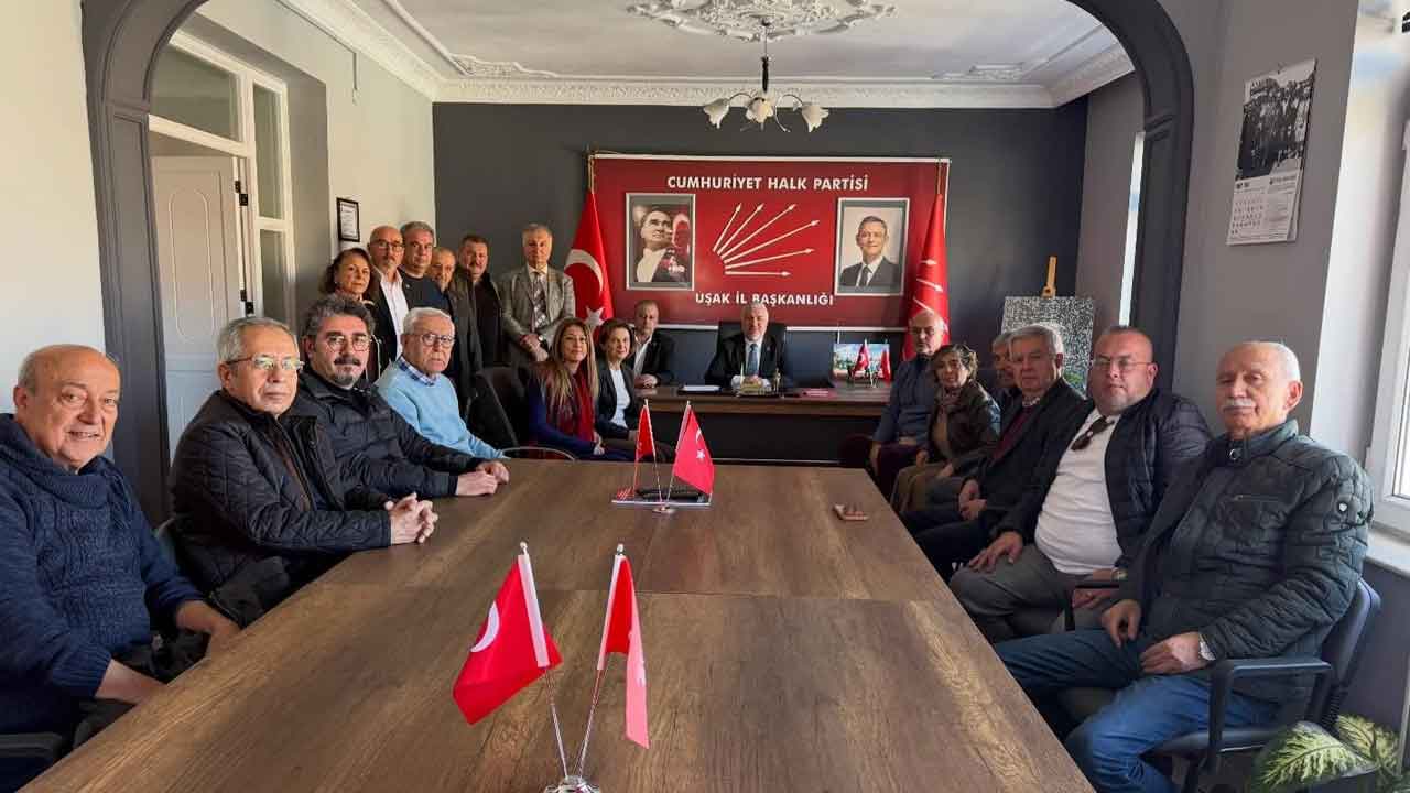 CHP Uşak’ta Miting Hazırlığı: İl Örgütü Geniş Katılımlı Toplantıda Buluştu