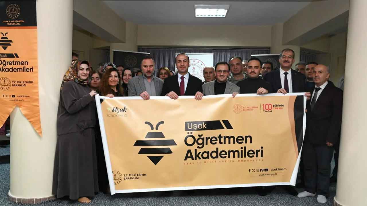 Uşak'ta öğretmenler iftar buluşmasında bir araya geldi