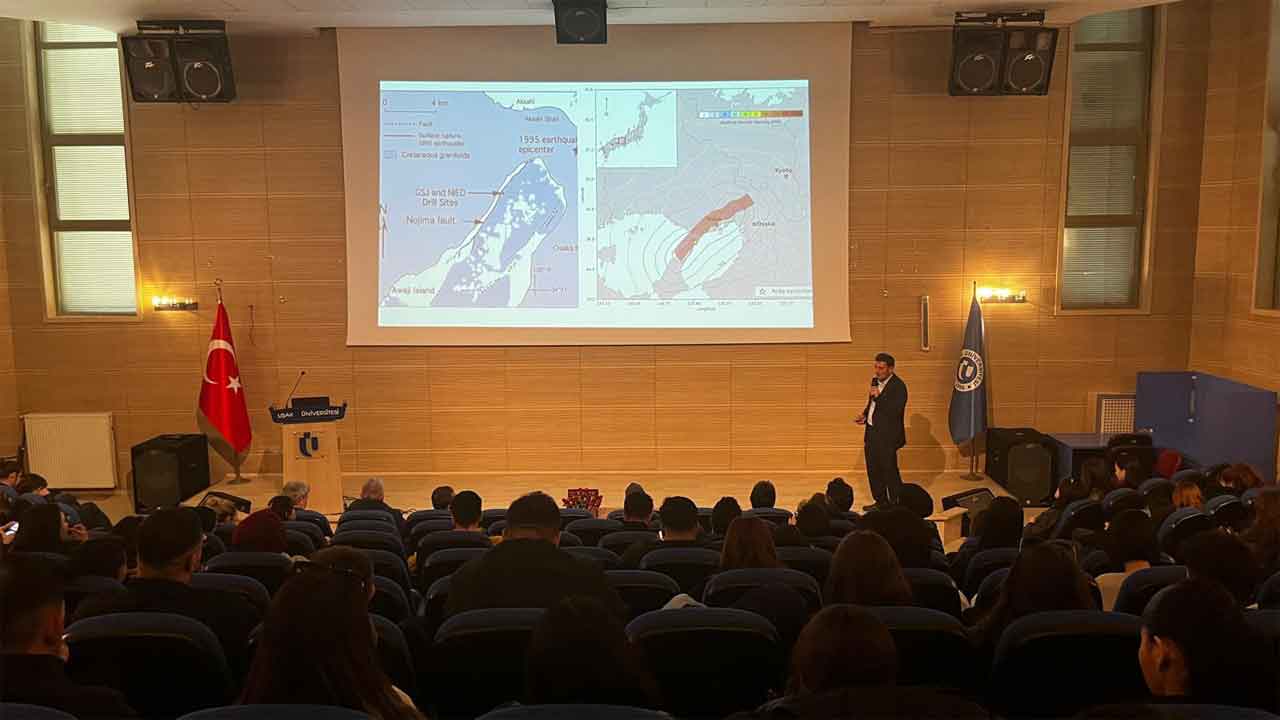 Uşak Üniversitesi’nde Deprem Bilinci Konferansı