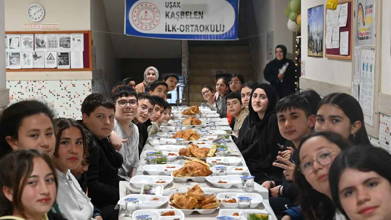 Kaşbelen'de öğrenciler iftar sofralarında buluştu