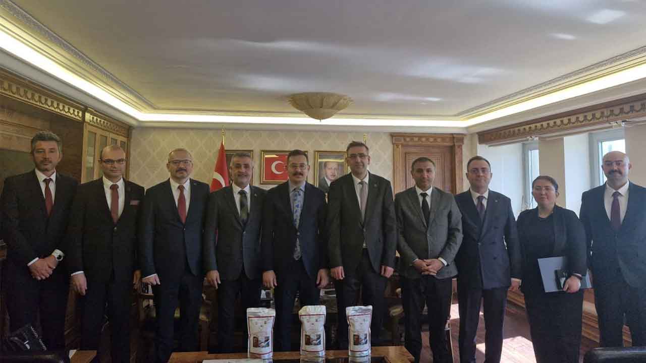 Uşak'ta Hayata Geçirilen “Buzağılar Yaşasın, Çiftçimiz Kazansın” Projesi İçin Önemli Ziyaret