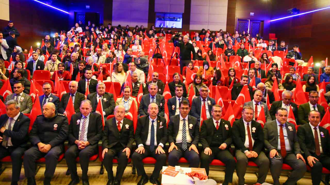 Uşak'ta İstiklal Marşı'nın Kabulü ve Mehmet Akif Ersoy'u Anma Günü programı düzenlendi