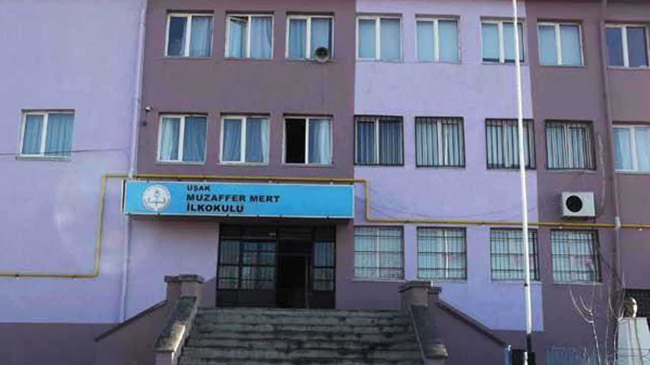 Uşak'ta gündeme gelen okul müdürü Valilik tarafından görevden alındı