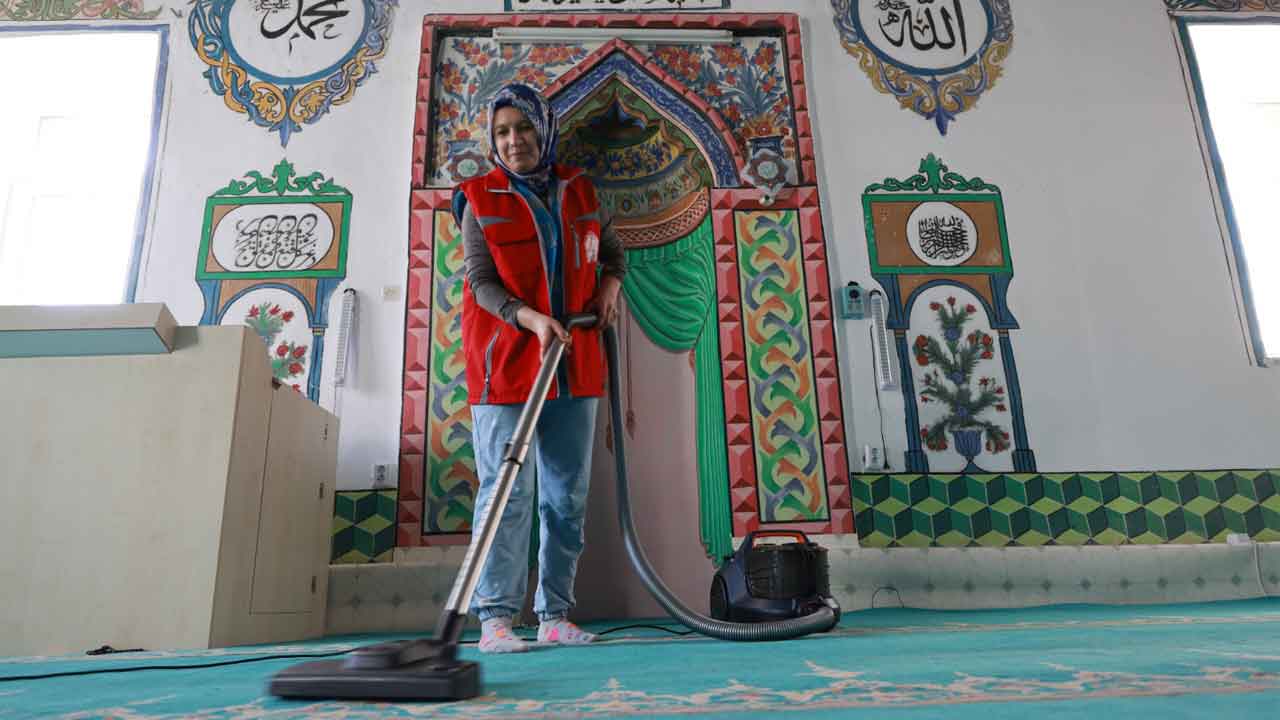 Uşak’ta Camiler İçin Örnek Proje: Köy Camileri Temizleniyor