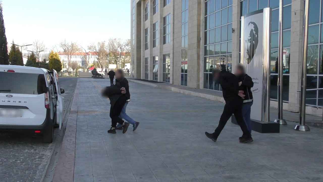 Uşak’ta zehir tacirlerine baskın: 2 tutuklu
