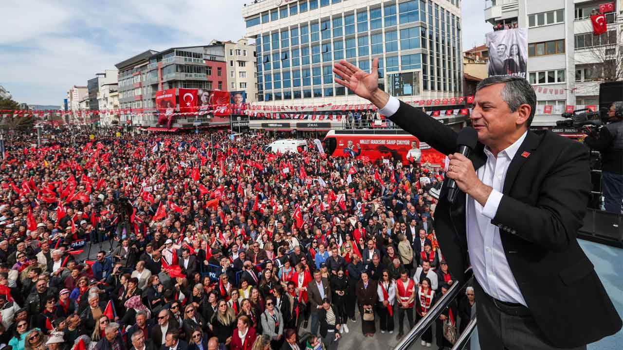 Özgür Özel Uşak’ta kalabalığa seslendi