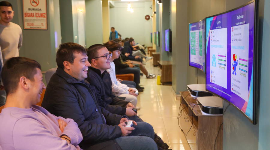 PES Turnuvası Gençlerin Buluşma Adresi Oldu