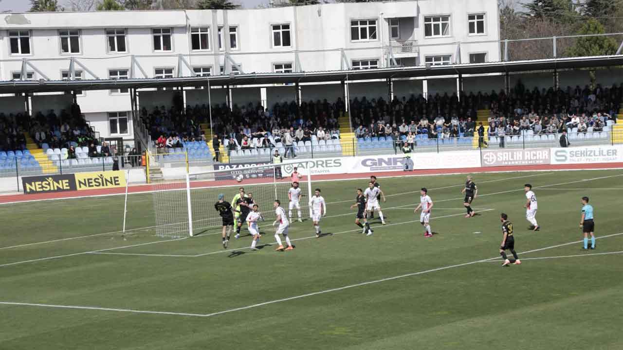Uşakspor Lider Deplasmanından 1 Puanla Döndü