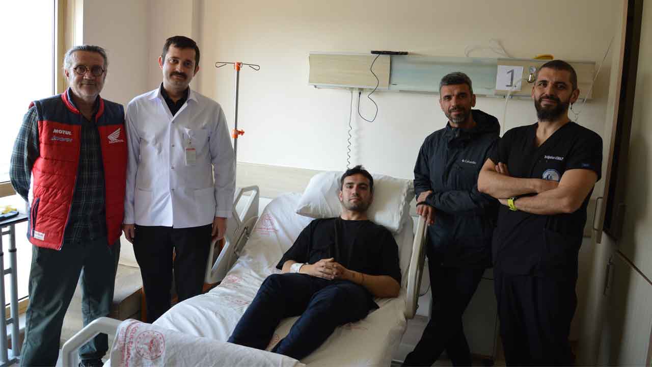 Uşak'ta tedavi gören Asrın Rodi Pak'a Kenan Sofuoğlu'ndan ziyaret