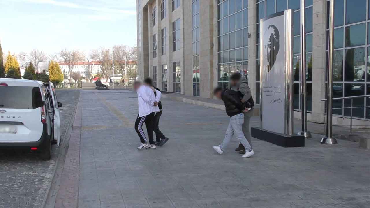 Uşak'ta zehir tacirlerine 2 ayrı operasyon: 2 tutuklu