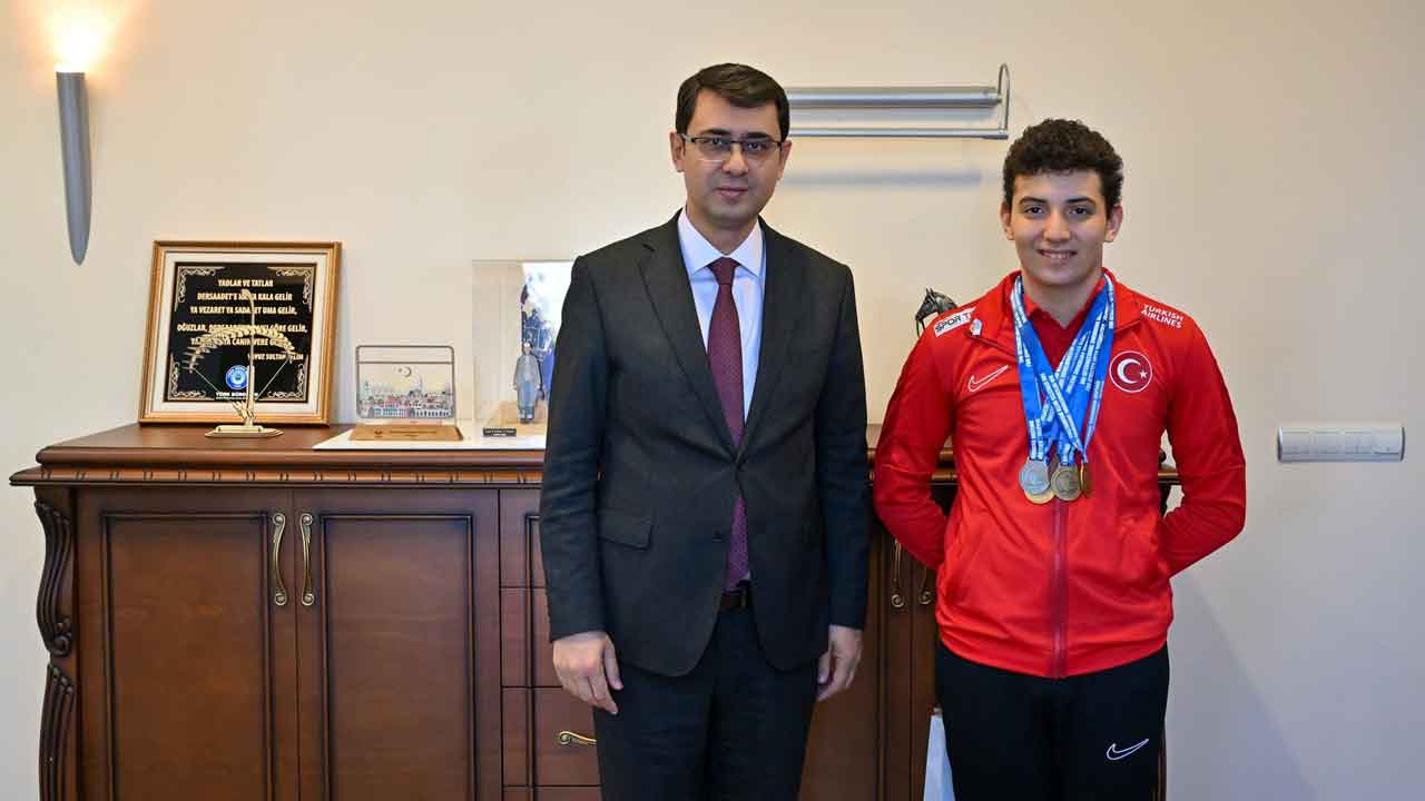 Uşaklı sporcu Yunanistan'da madalyaları topladı