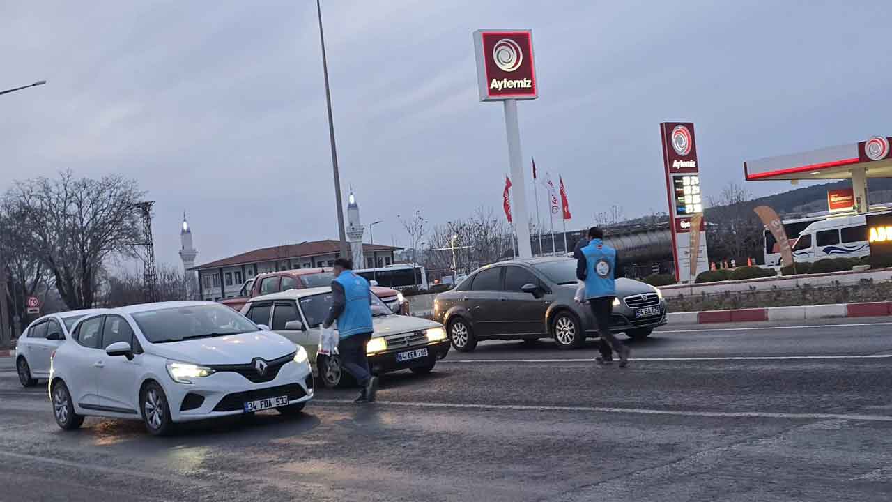 Uşak’ta İftar Vakti Yolda Olanlar Unutulmadı