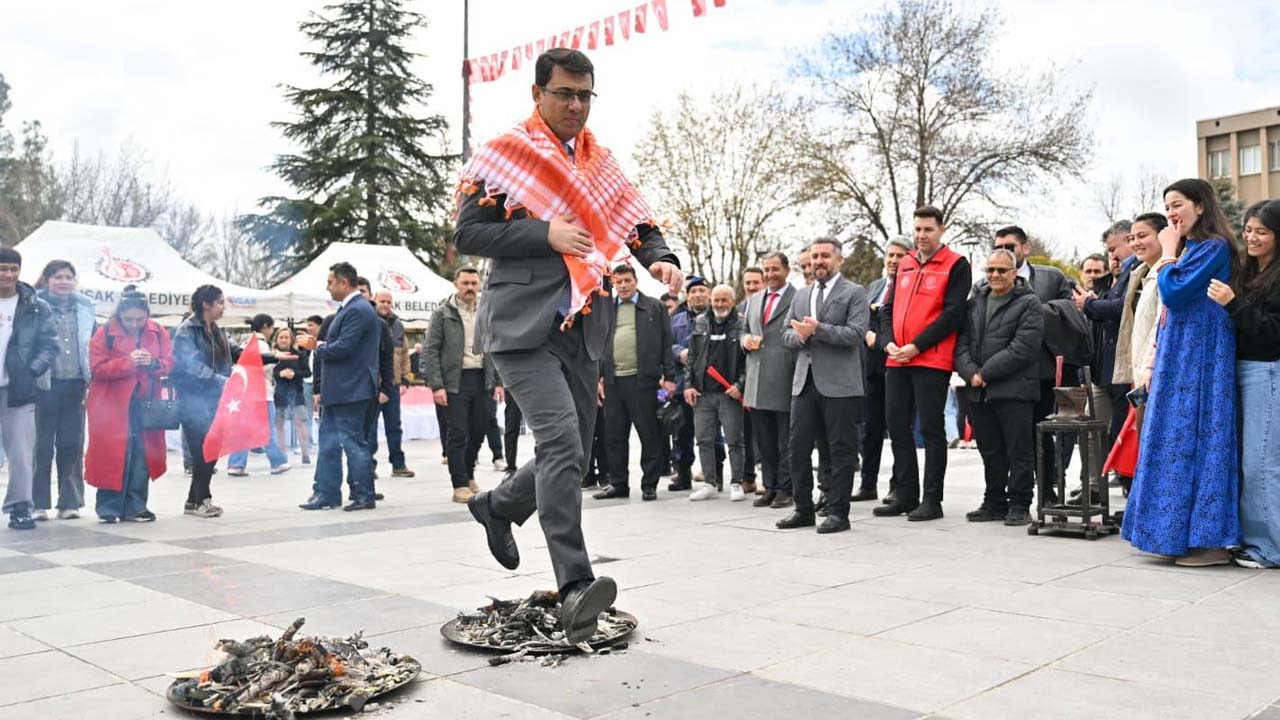 Baharın Müjdecisi Nevruz Uşak’ta Renkli Görüntülerle Kutlandı