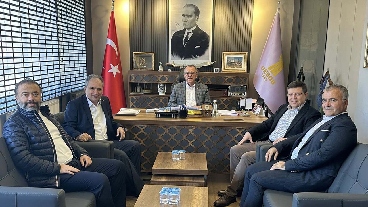 AK Parti’den Uşak’taki 13 Oda Başkanına Ziyaret