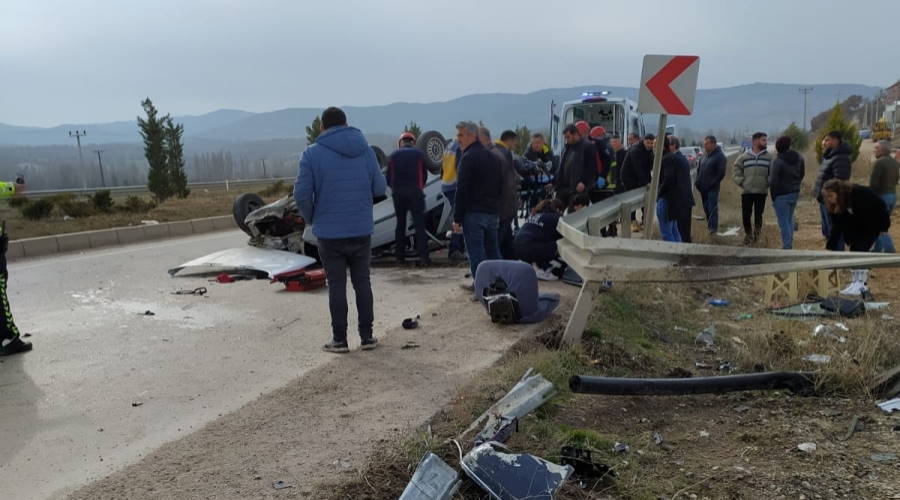Gediz-Uşak kara yolunda feci kaza, yaralılar var