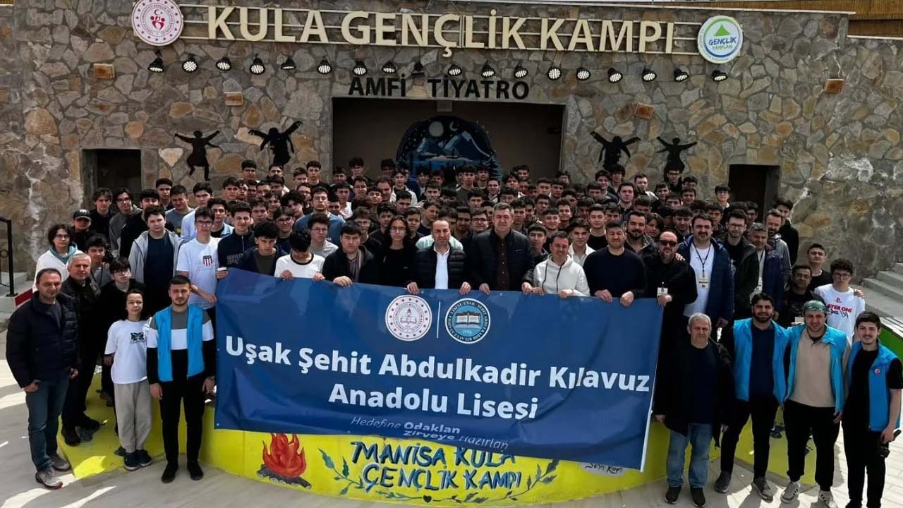 Uşak İl Millî Eğitim Müdürü Halil Yücel, Kula Akademik Kampı’nı Ziyaret Ettti
