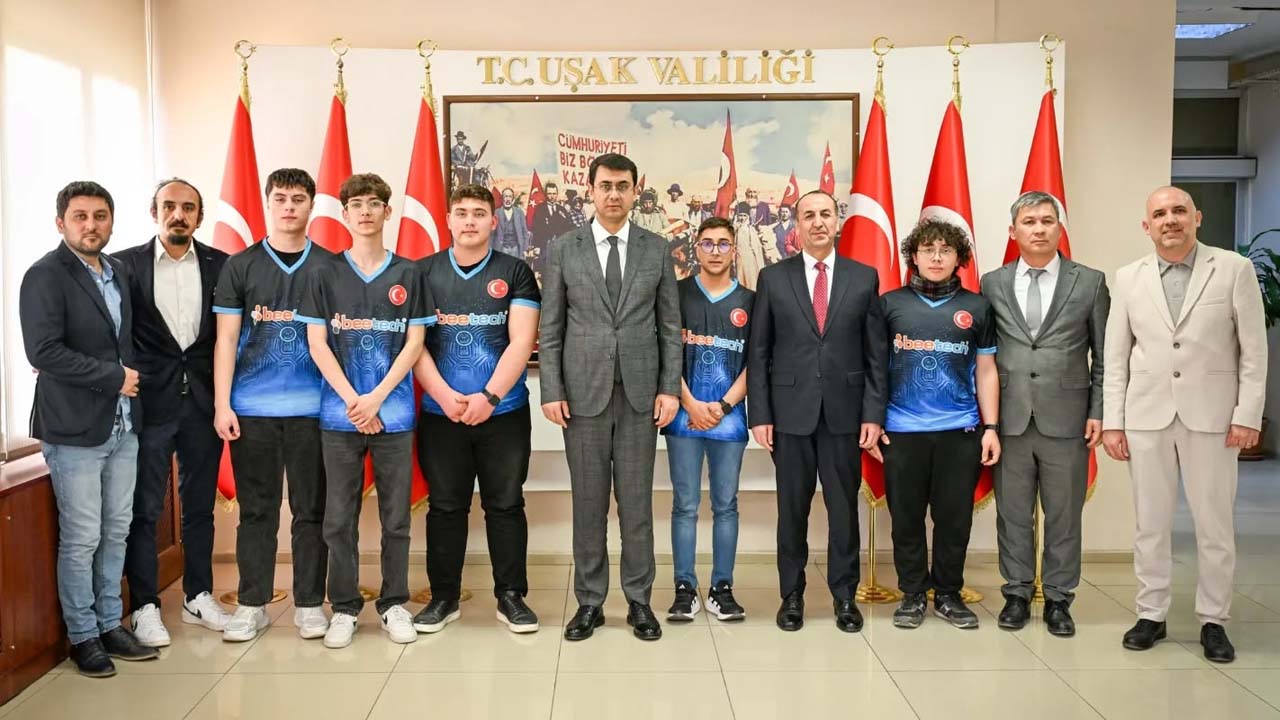 Minos Robot Sporları Şampiyonları Vali Serdar Kartal’ı Ziyaret Etti