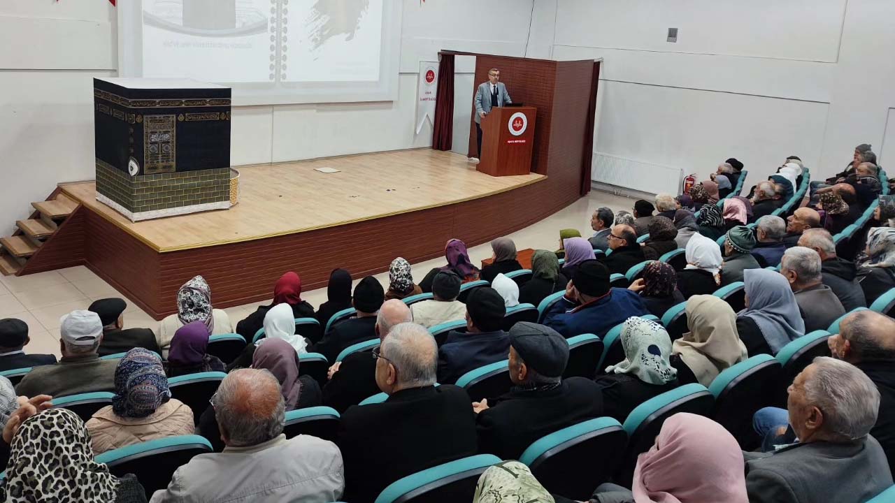 Uşak Müftülüğü’nden Hac Yolcularına Eğitim