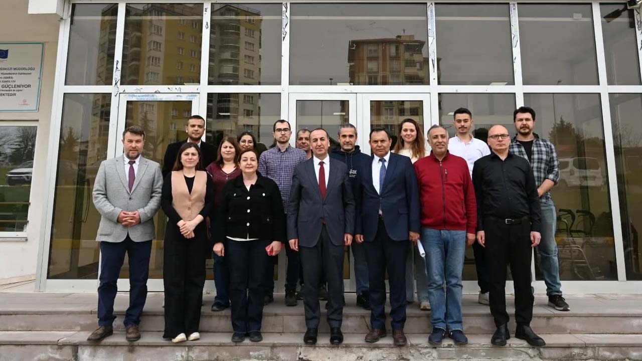 Halil Yücel, Uşak Rehberlik ve Araştırma Merkezi’ni Ziyaret Etti