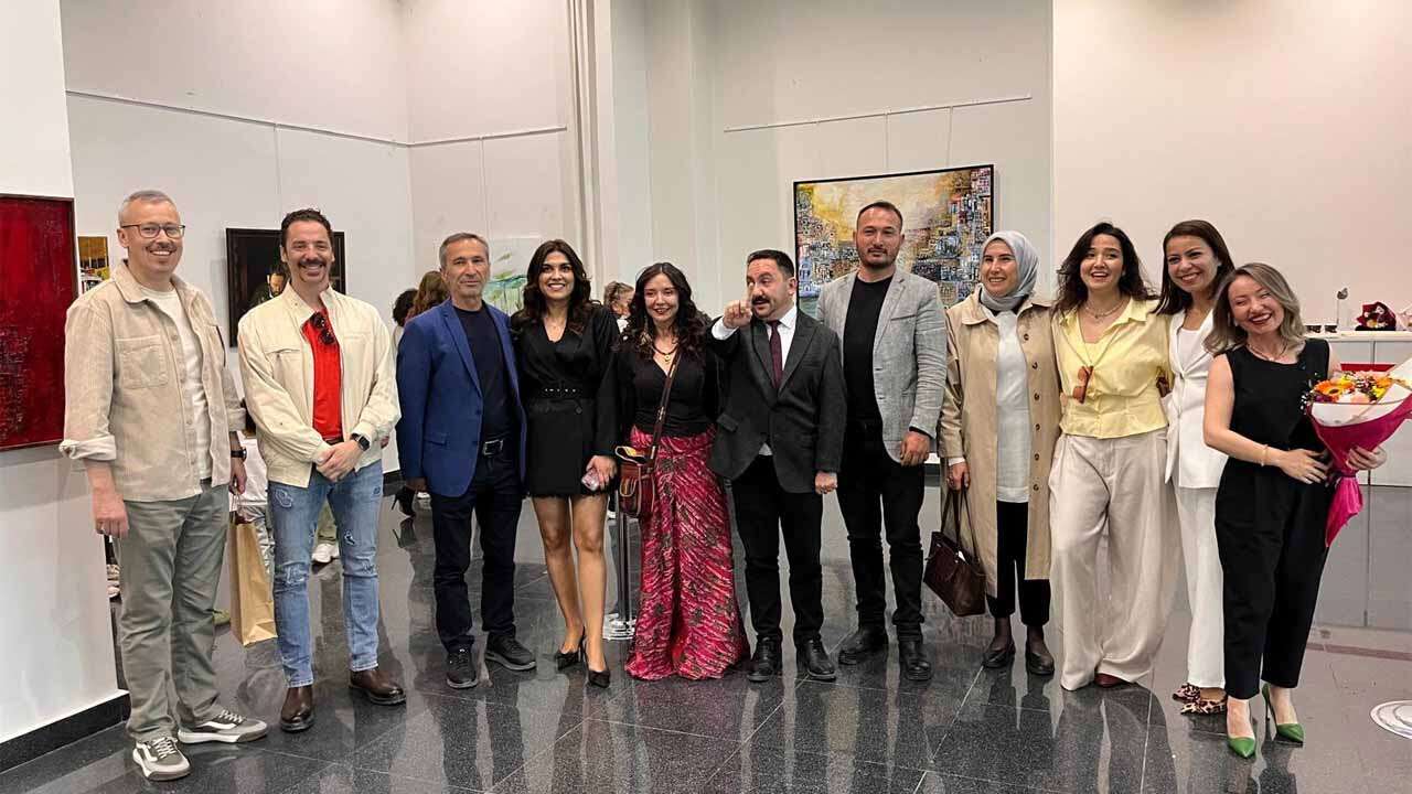 Uşak Müzesi’nde Sanat Rüzgarı, “İz” Karma Sergisi Yoğun İlgi Gördü