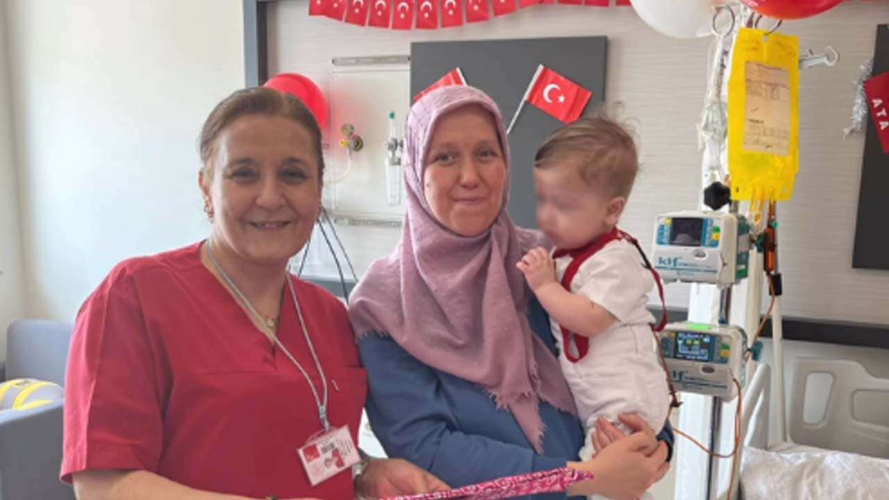 Hastanede 23 Nisan Coşkusu, Minik Yürekler Bayramla Buluştu