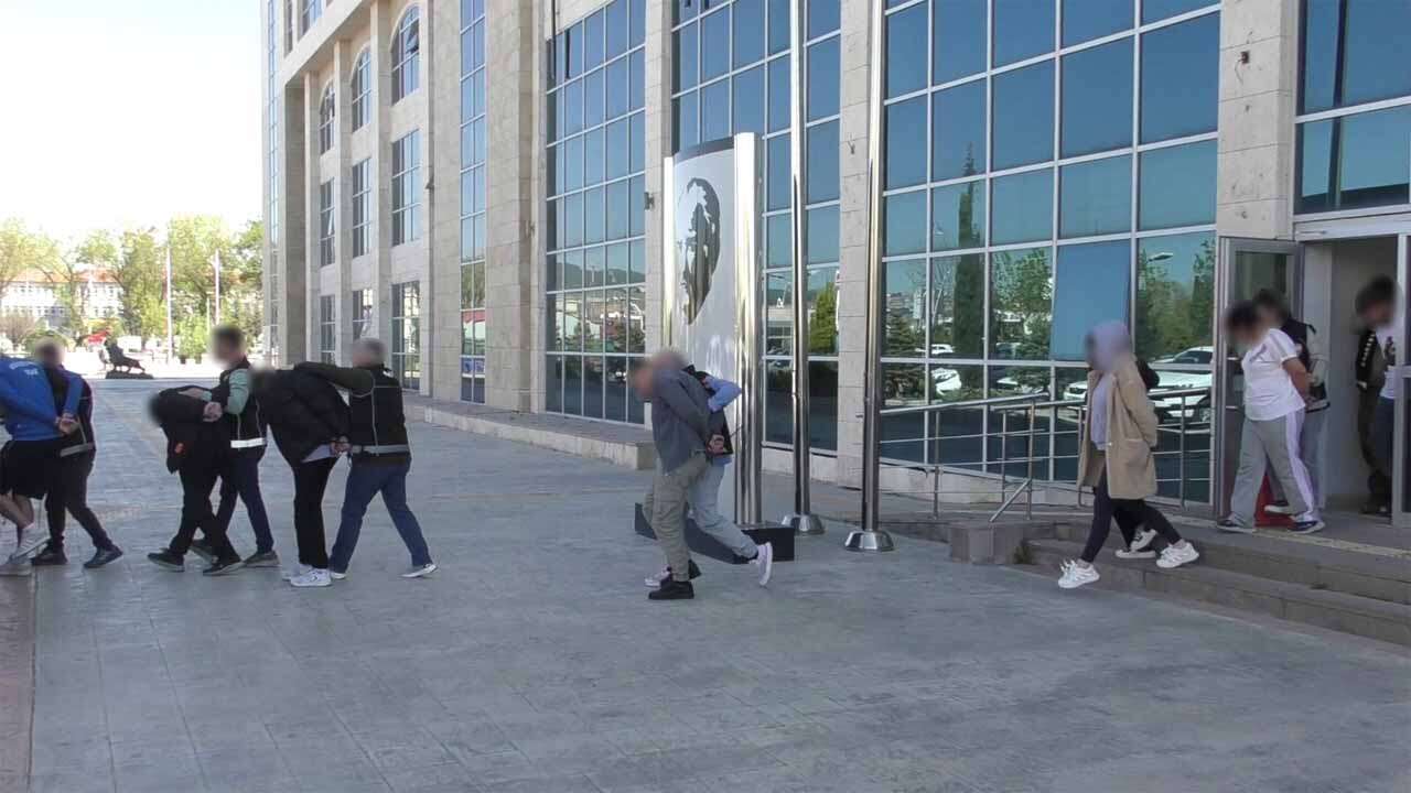 Uşak’ta Narkotik Operasyonunda Yakalanan  9 Şüpheli Tutuklandı