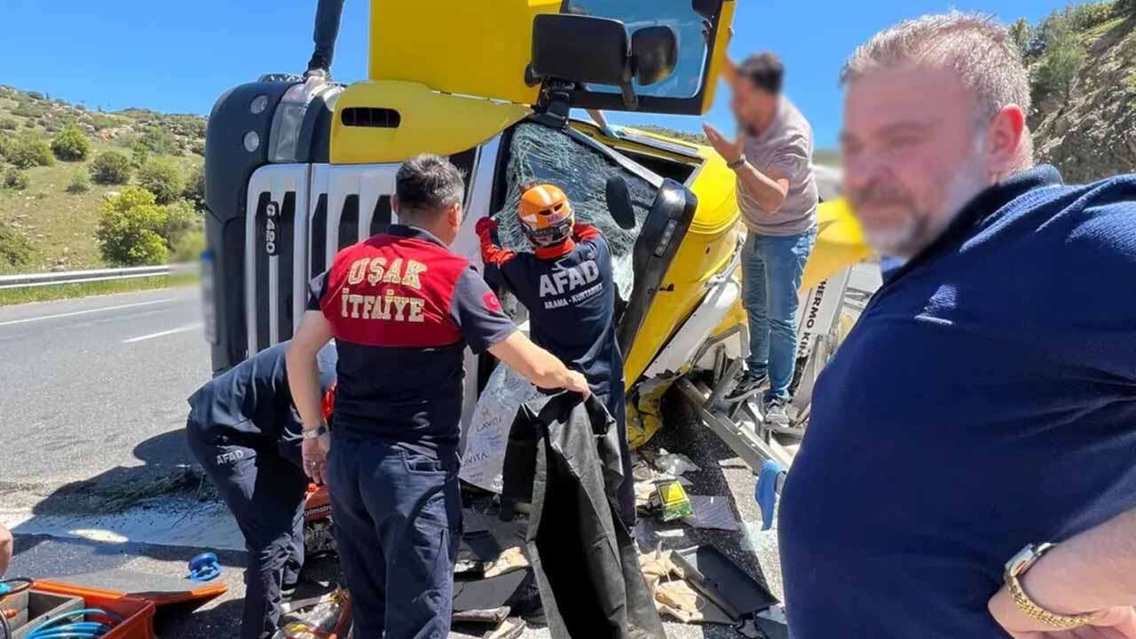 Uşak'ta Araçta Sıkışan Sürücü ve Yolcuyu AFAD İle İtfaiye Kurtardı