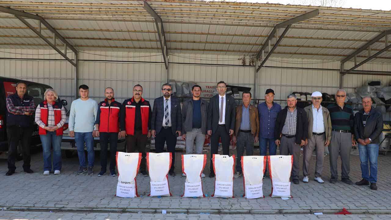 Uşak'ta 155 Üreticiye Yüzde 75 Hibeli Tohum Dağıtıldı