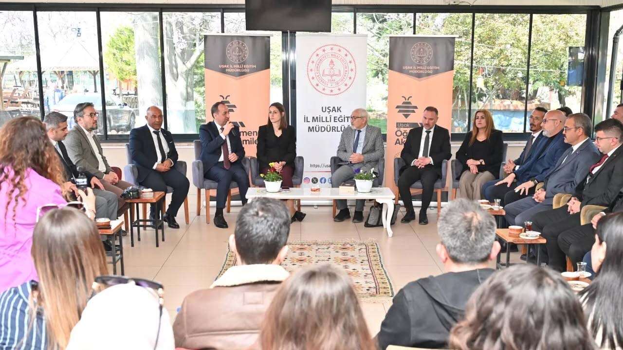 Öğretmenler Sivaslı’da Kültür ve Medeniyet Mirasını Konuştu