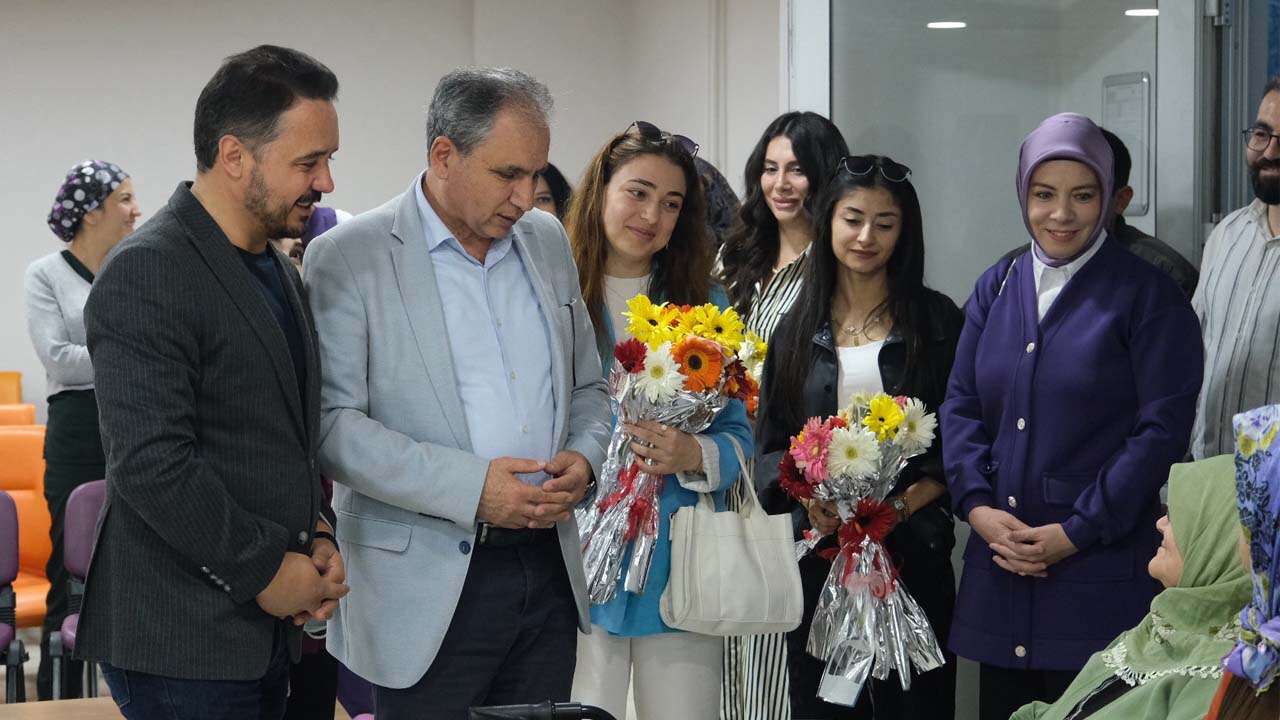 AK Parti'den Huzurevi'ne “Anneler Günü” Ziyareti