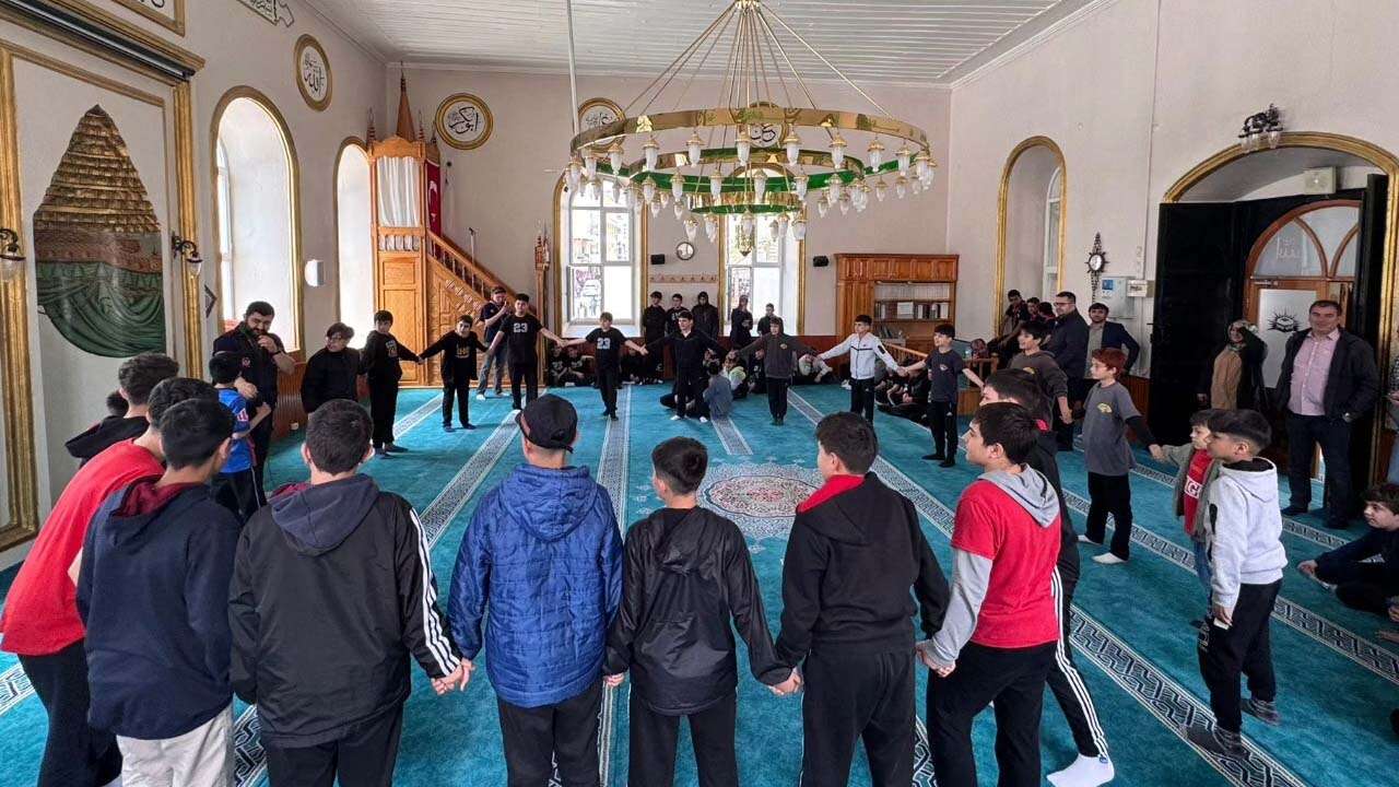 Uşak’ta Öğrenciler Geleneksel Oyunlarla Buluştu