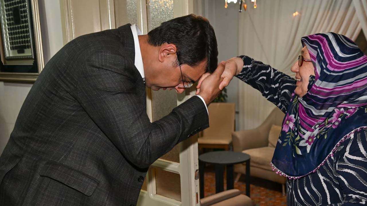 Uşak Valisi Kartal’dan Anneler Günü’nde Şehit Annelerine Vefa Ziyareti