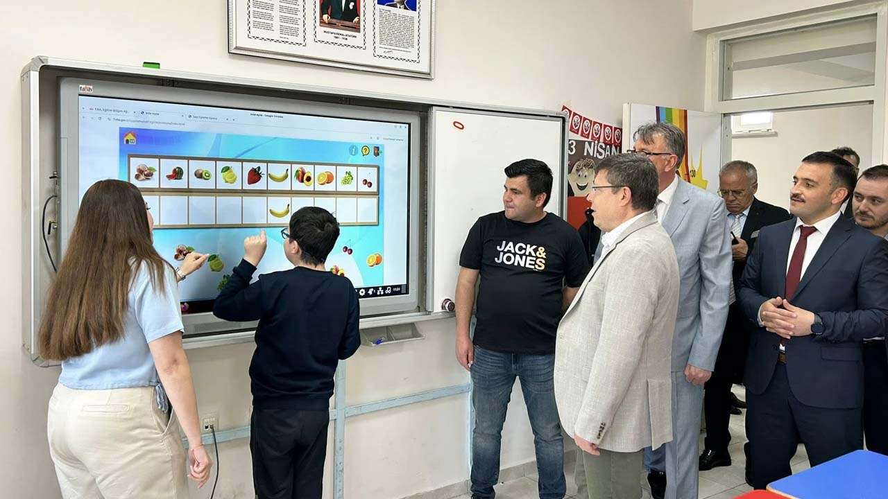 AK Parti Uşak Teşkilatından Engelliler Haftası’nda Anlamlı Ziyaret