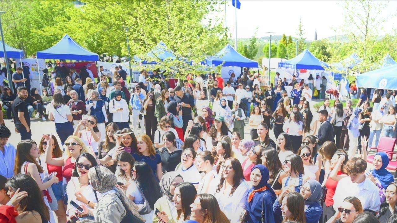 Uşak Üniversitesi Mezunları Kampüse Döndü