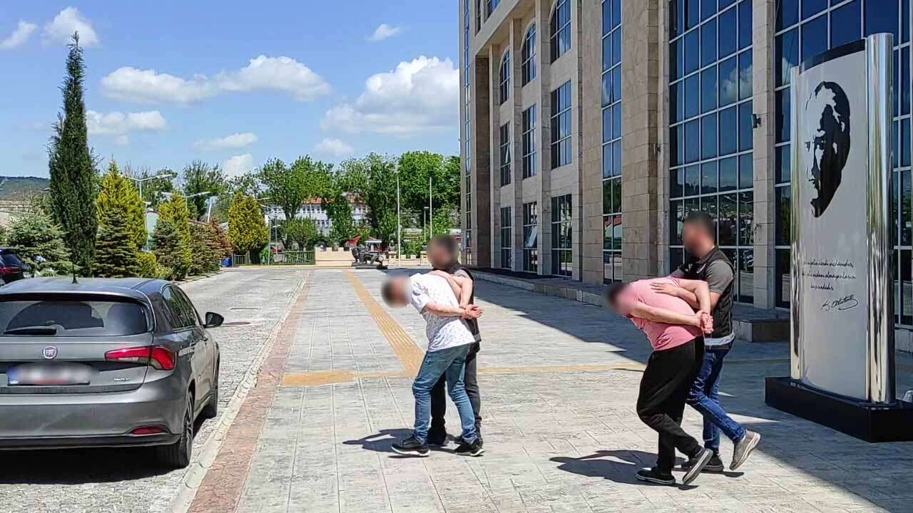 Uşak’ta 10 Zehir Taciri Tutuklandı