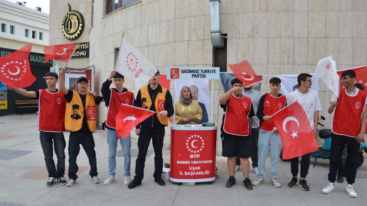 BTP’li Gençler 19 Mayıs Ruhunu Uşak’ta Yaşattı