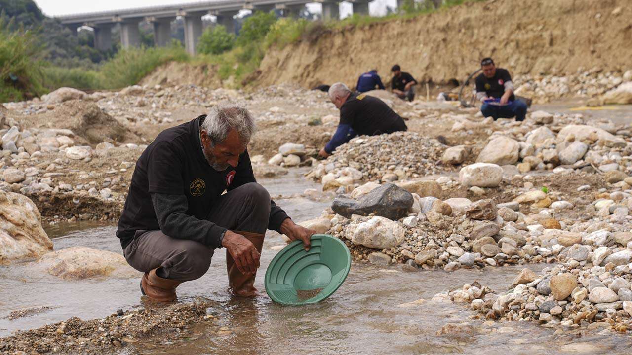 Uşaklıların da Katıldığı Altın Arayışı Ege’de İlgi Görüyor
