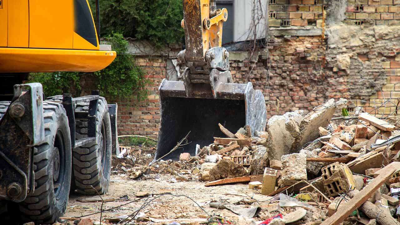 Uşak İl Özel İdaresi Tehlike Oluşturan Yapılara 30 Gün Süre Verdi