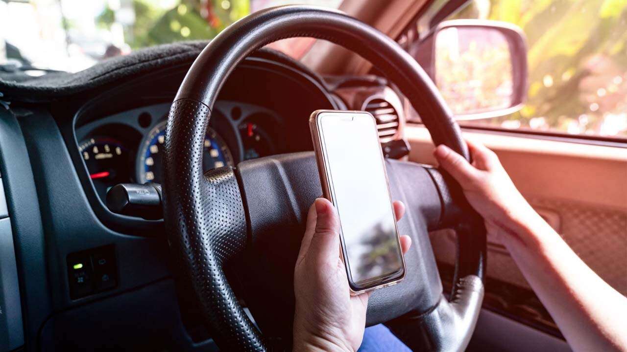 Direksiyon Başında Telefon Kullanmanın Cezası Ağırlaştı