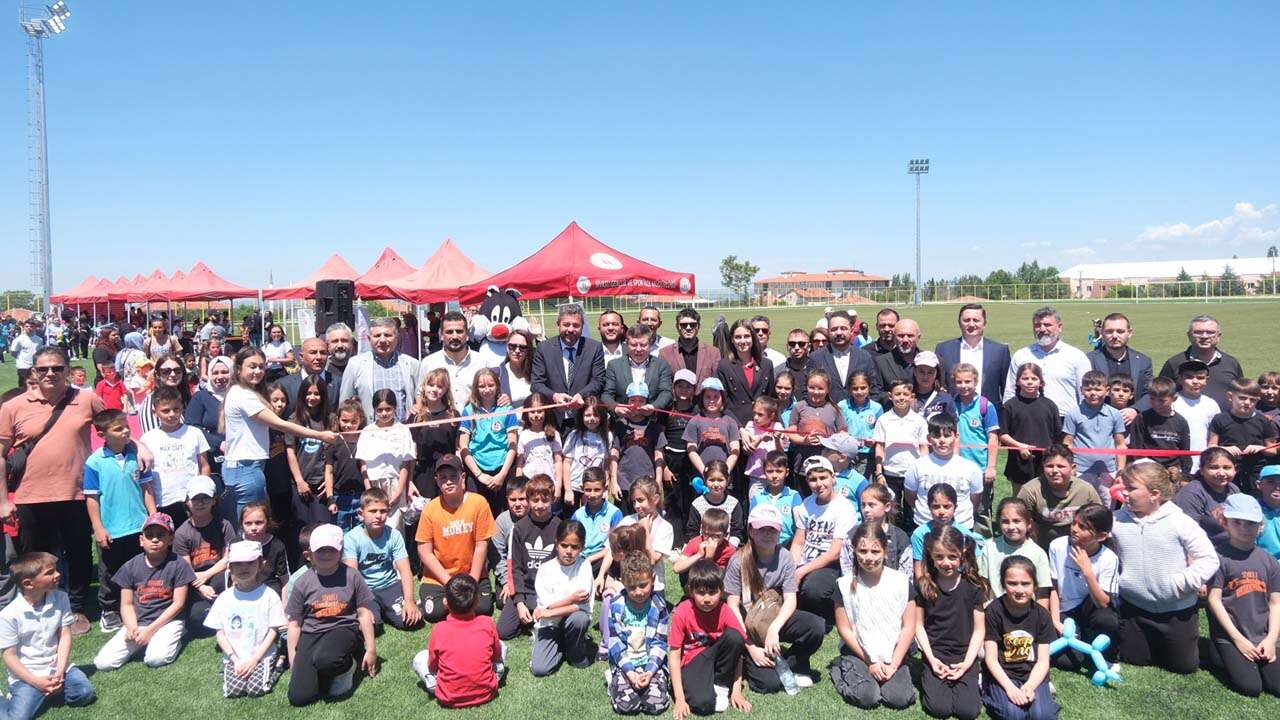 Sivaslı’da Çocuk Festivali Coşkusu Başladı