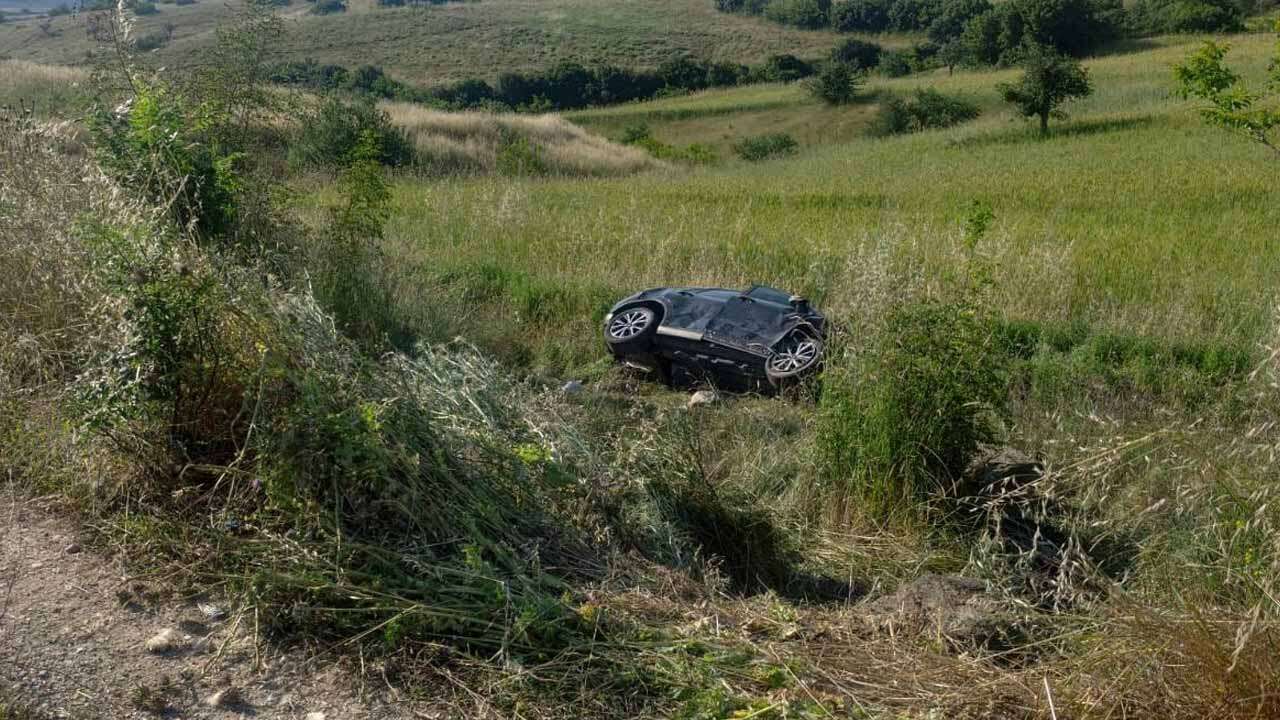 Uşak'ta Tarlaya Uçan Otomobilin Sürücüsü Öldü