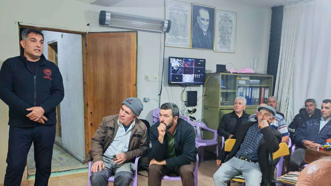 Uşak’ta Üreticilere Tasarruflu Sulama ve Destekler Anlatıldı