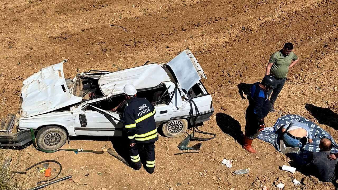 Gediz-Uşak Karayolunda Takla Atan Araç Hurdaya Döndü
