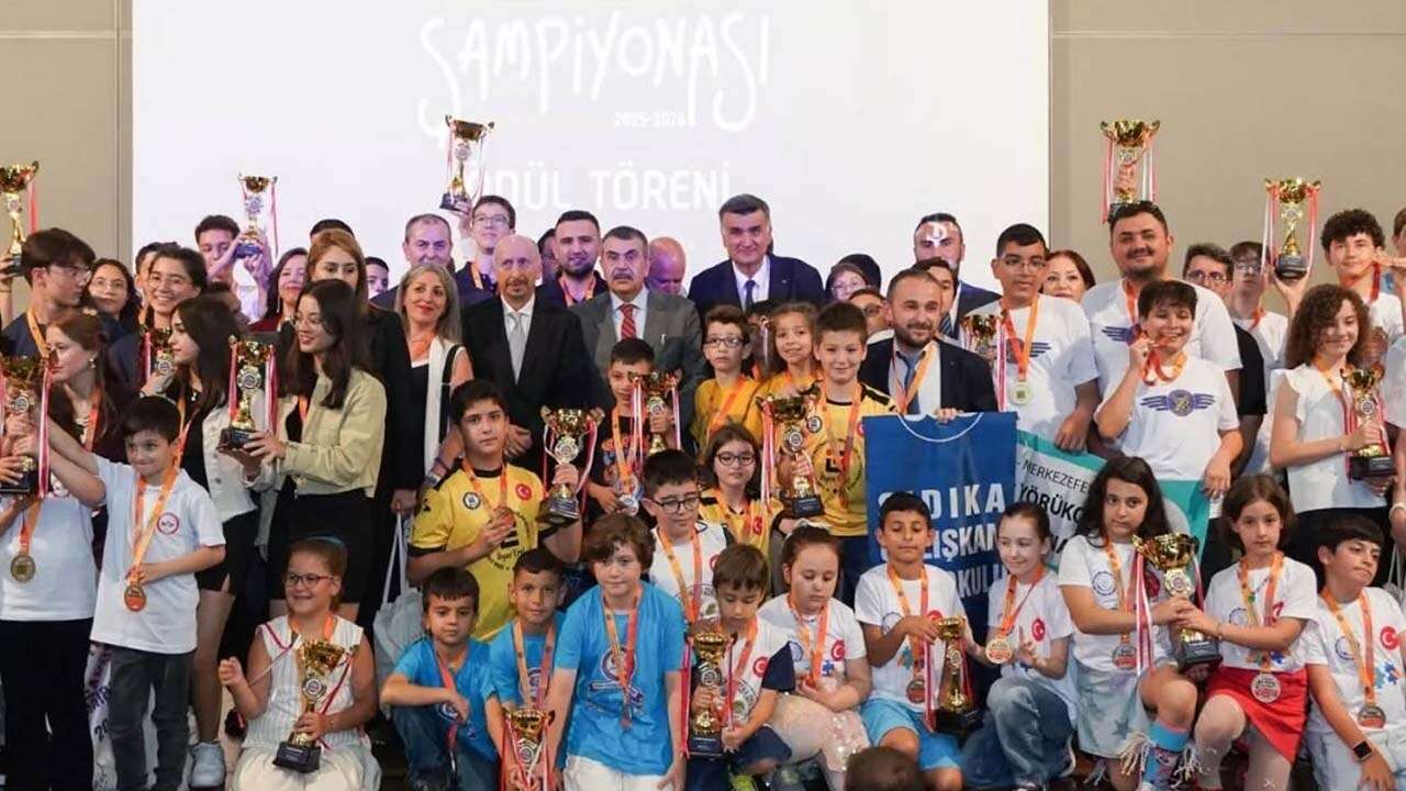 Mehmetçik İlkokulu Öğrencilerinden Türkiye Birinciliği